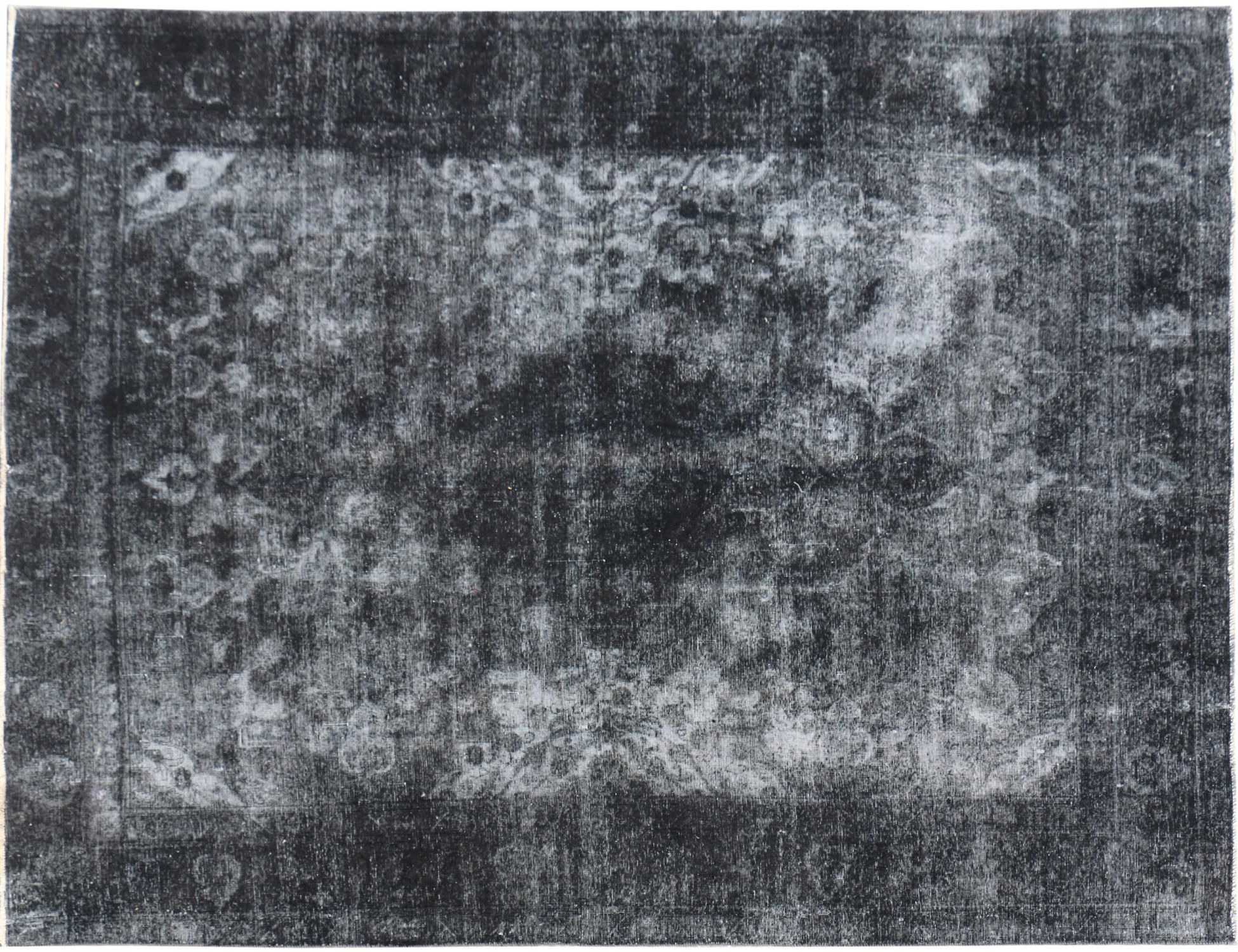 Vintage Carpet  black <br/>360 x 292 cm