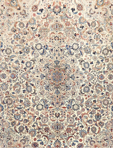 Persian Rug  <br/>400 x 304 cm