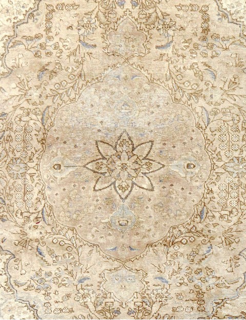 Persian Vintage Carpet  <br/>284 x 210 cm