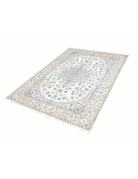 Tapis Persan Nain  <br/>327 x 203 cm