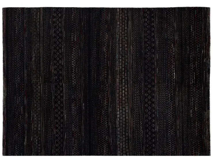 Svart text_origin_4 Gabbeh 245 x 168 cm